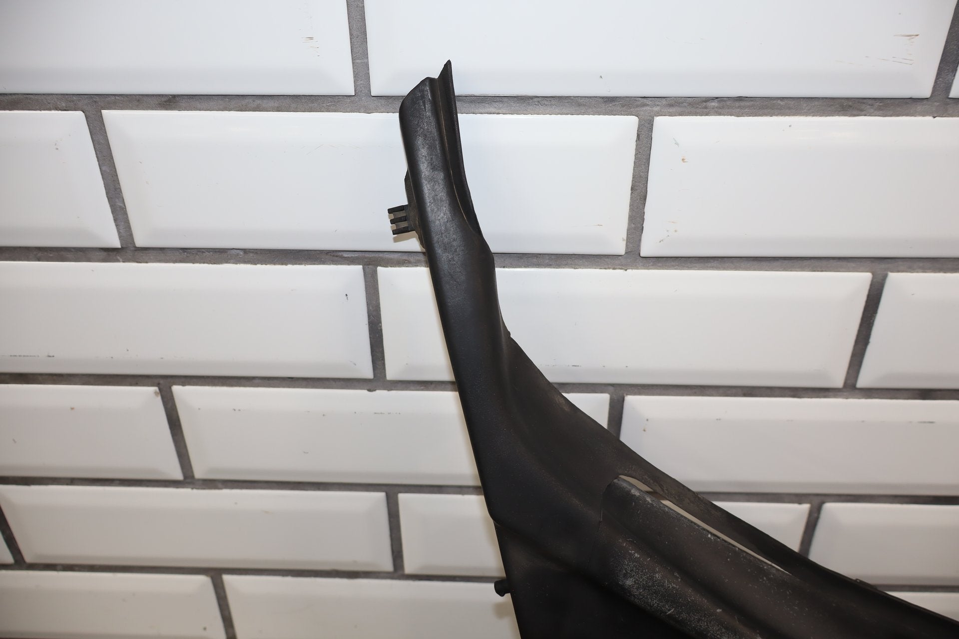 2005-2013 Chevrolet Corvette Cowl Vent Panel 25778761 OEM