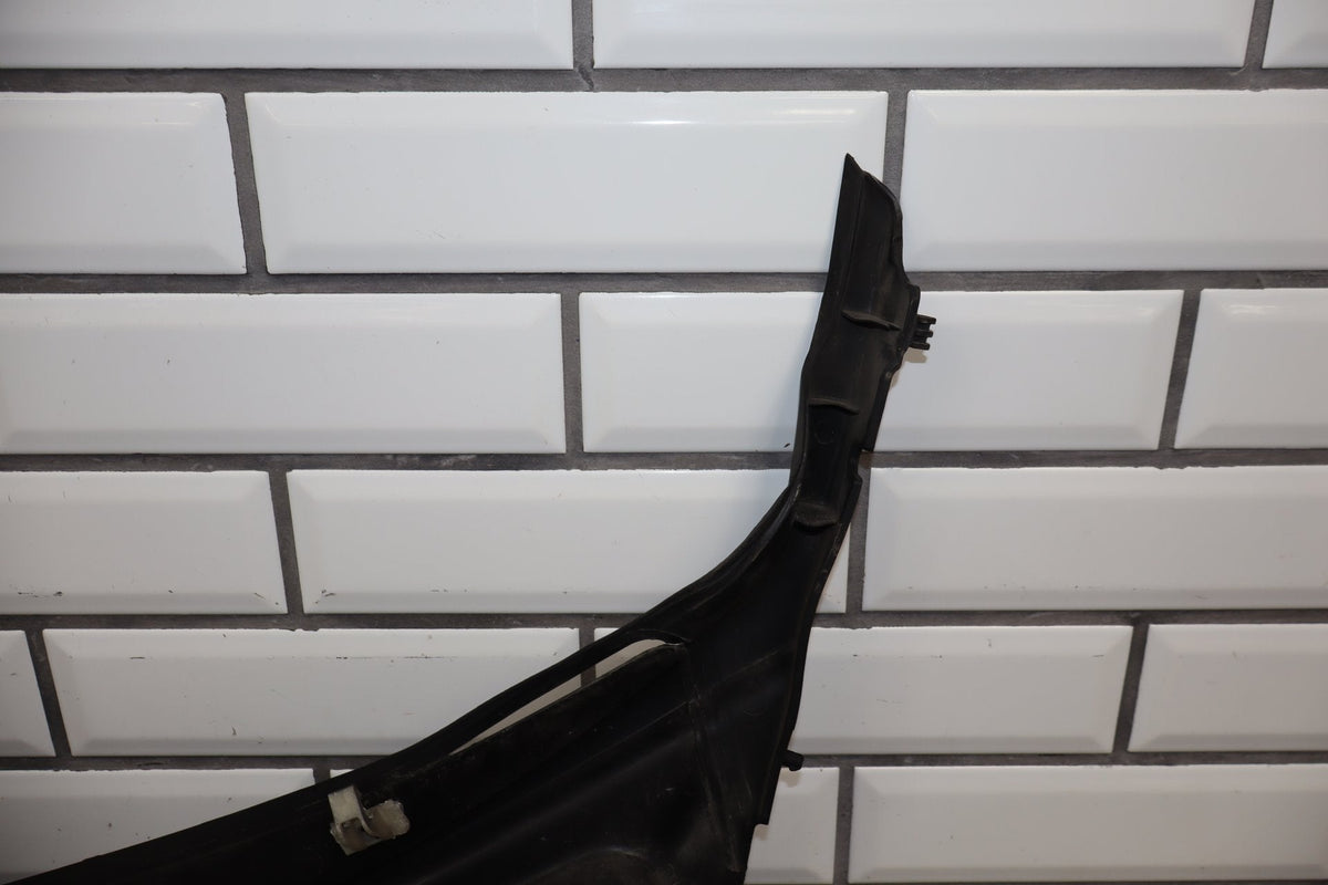2005-2013 Chevrolet Corvette Cowl Vent Panel 25778761 OEM