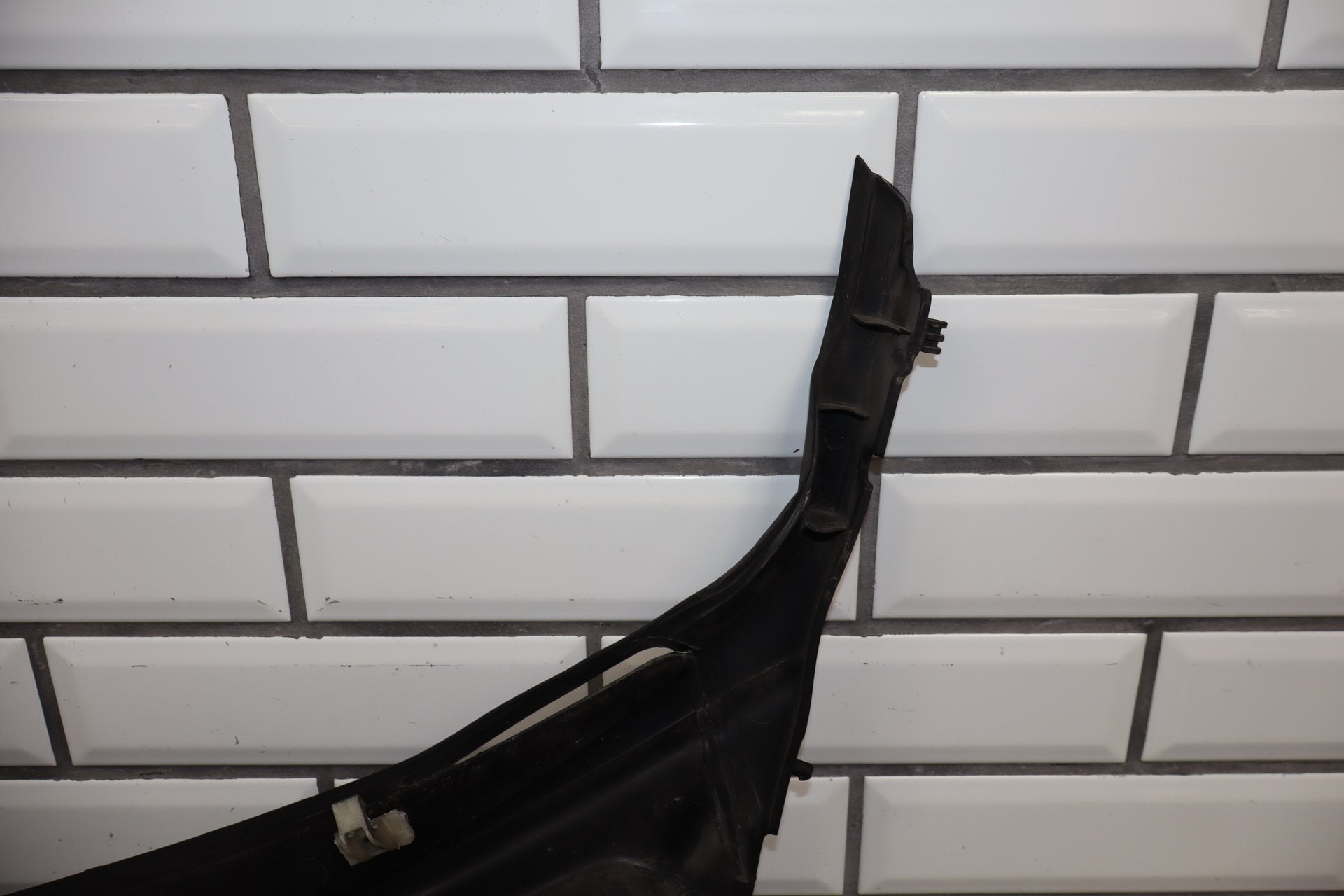 2005-2013 Chevrolet Corvette Cowl Vent Panel 25778761 OEM