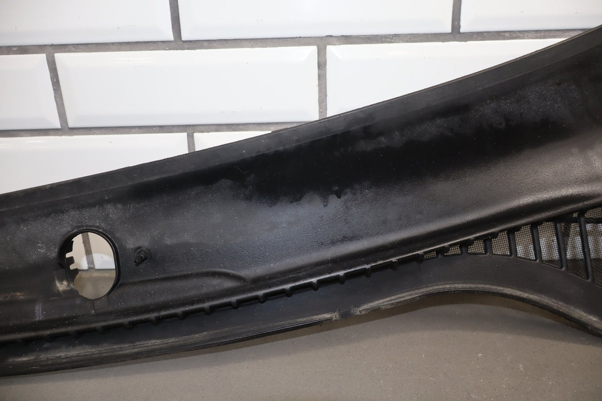 2005-2013 Chevrolet Corvette Cowl Vent Panel 25778761 OEM