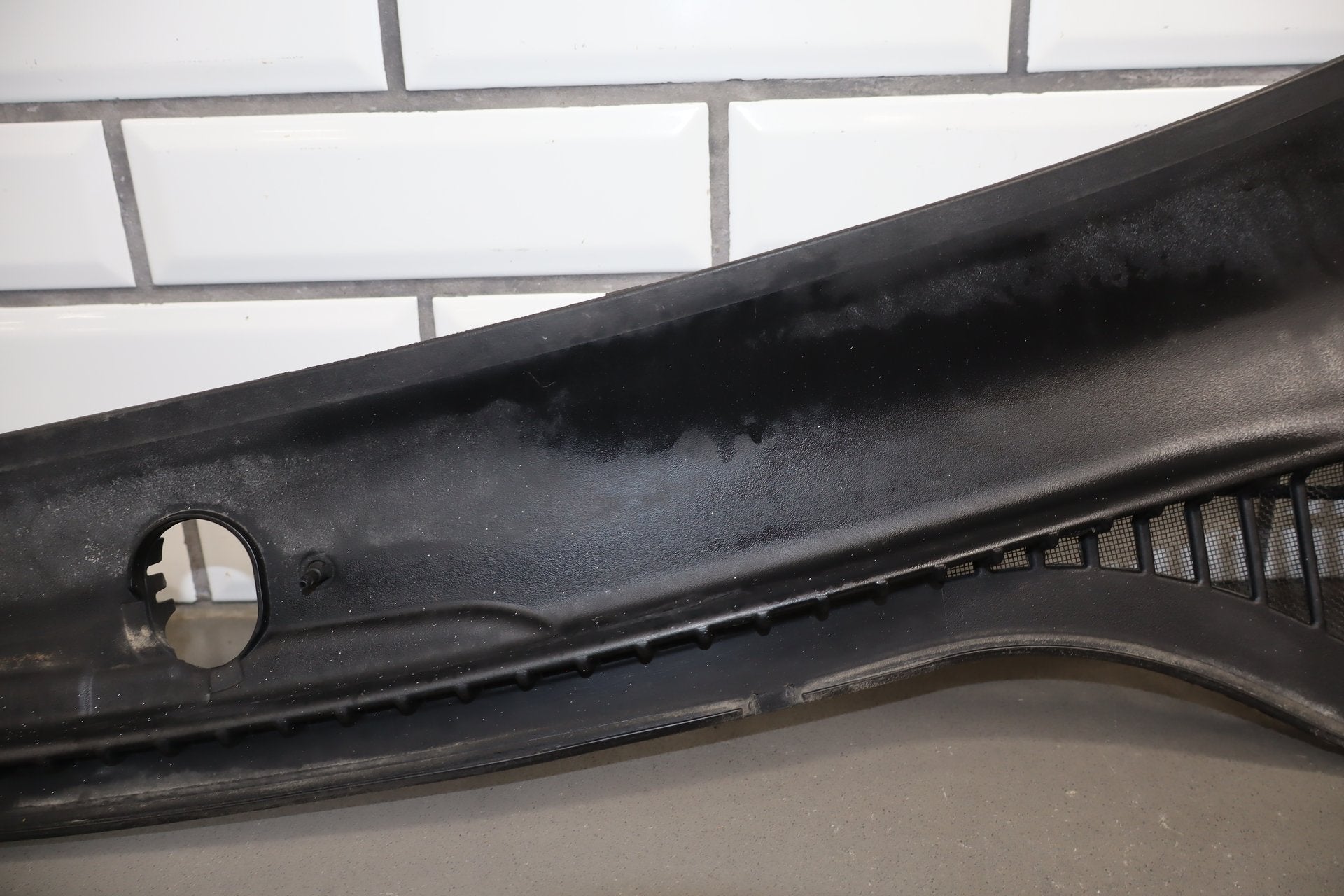 2005-2013 Chevrolet Corvette Cowl Vent Panel 25778761 OEM