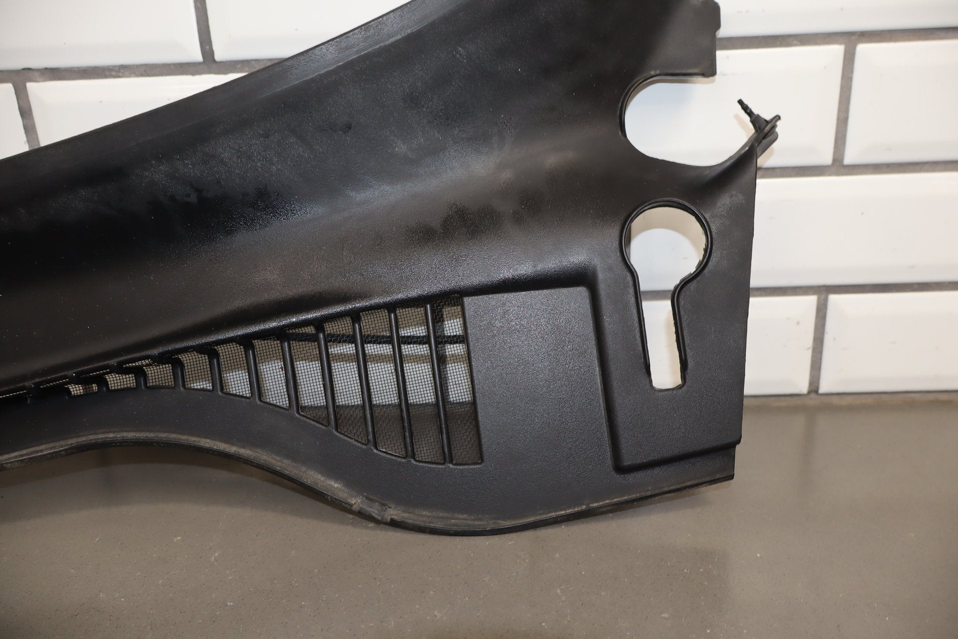 2005-2013 Chevrolet Corvette Cowl Vent Panel 25778761 OEM