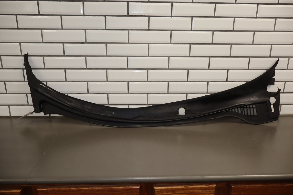 2005-2013 Chevrolet Corvette Cowl Vent Panel 25778761 OEM