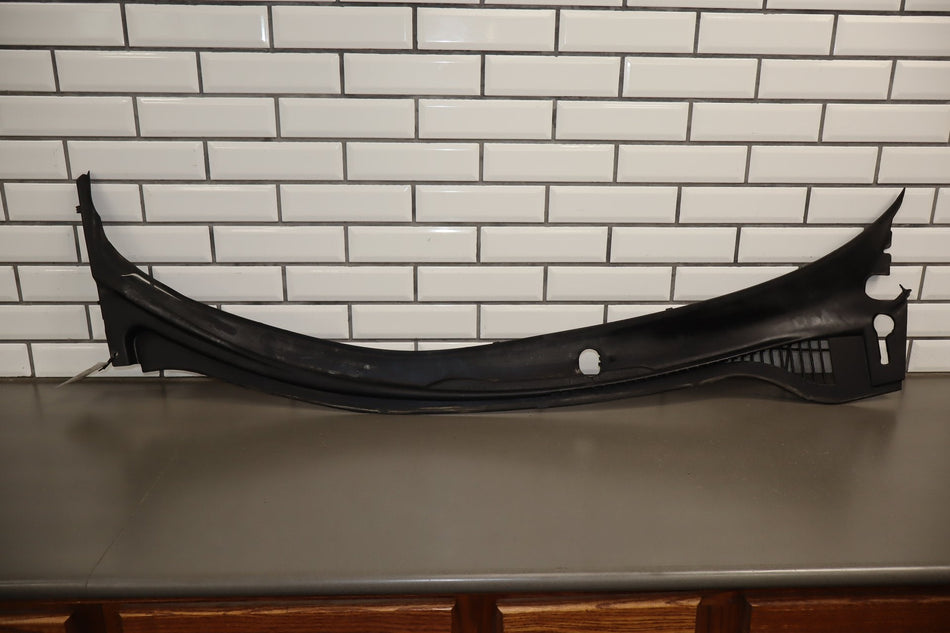 2005-2013 Chevrolet Corvette Cowl Vent Panel 25778761 OEM