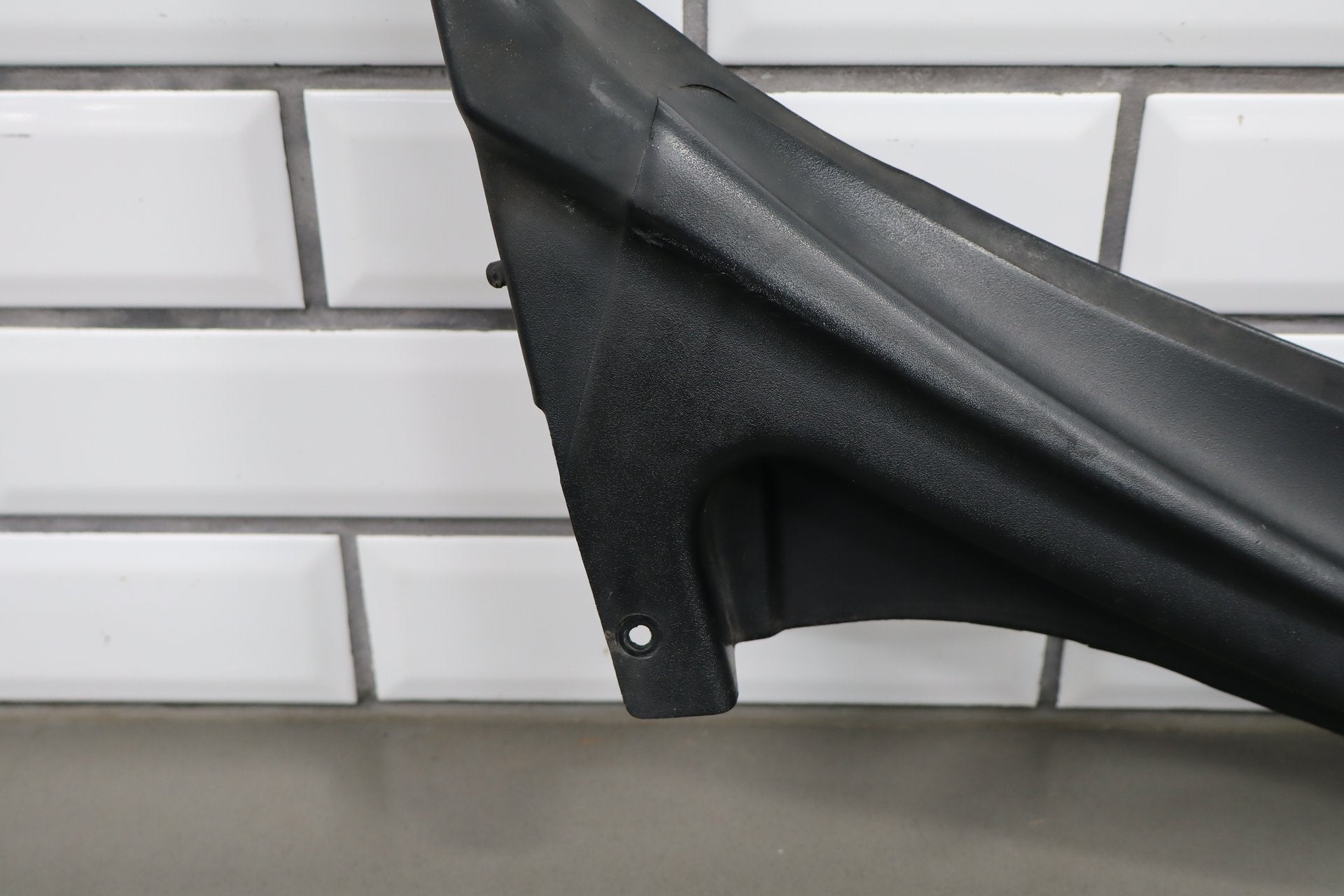 2005-2013 Chevrolet Corvette Cowl Vent Panel 25778761 OEM