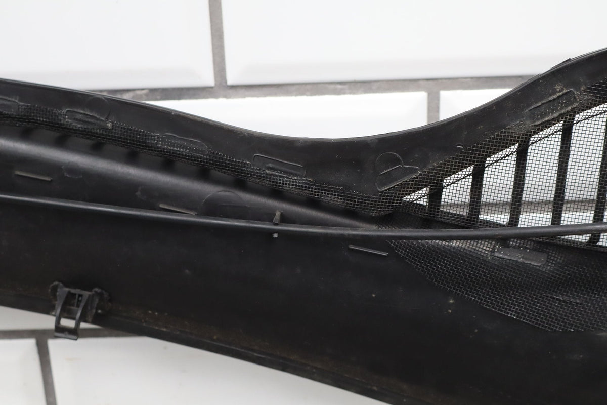 2005-2013 Chevrolet Corvette Cowl Vent Panel 25778761 OEM