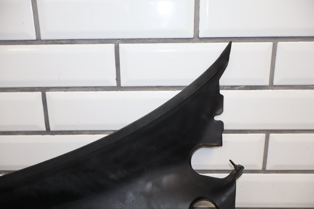 2005-2013 Chevrolet Corvette Cowl Vent Panel 25778761 OEM