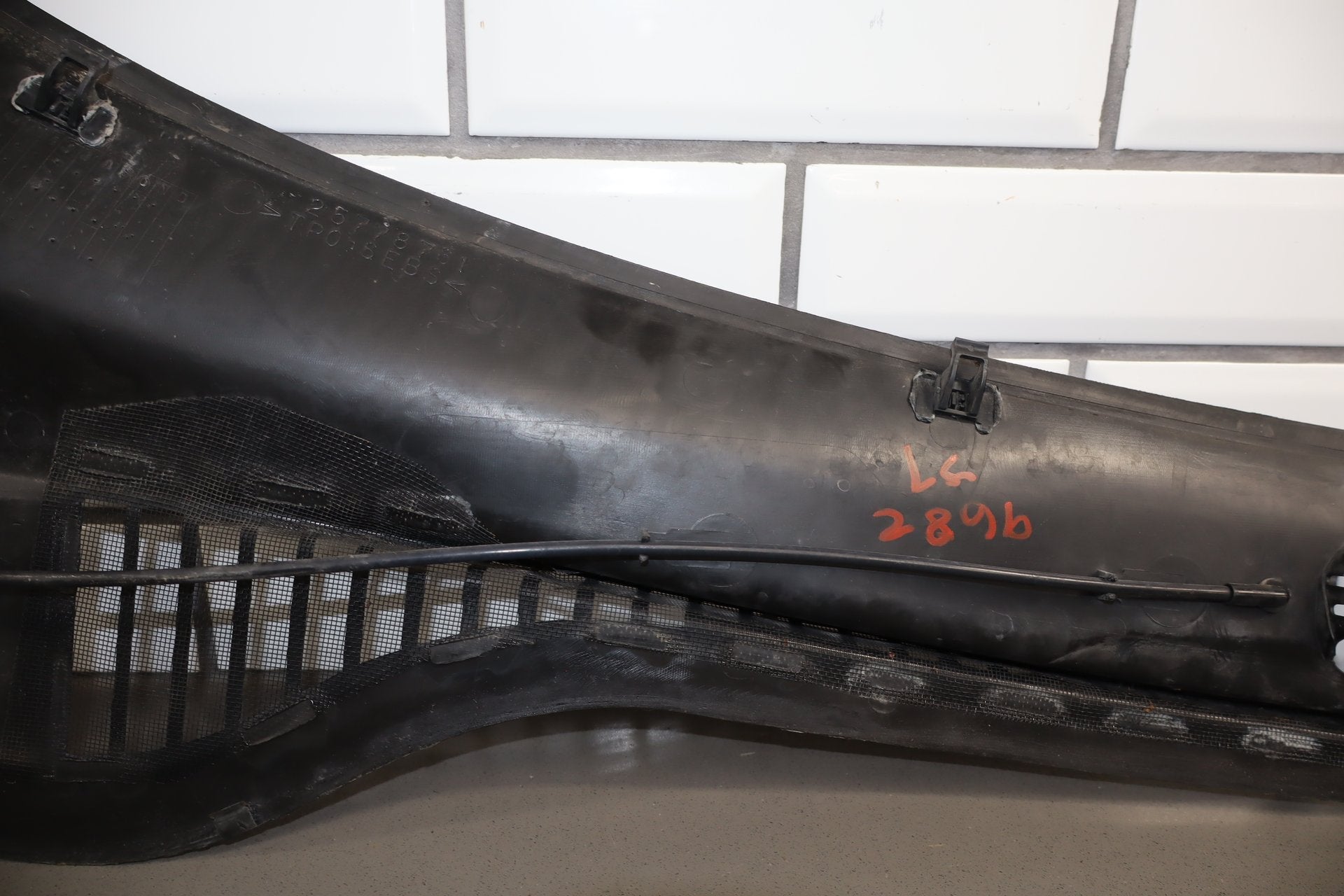 2005-2013 Chevrolet Corvette Cowl Vent Panel 25778761 OEM