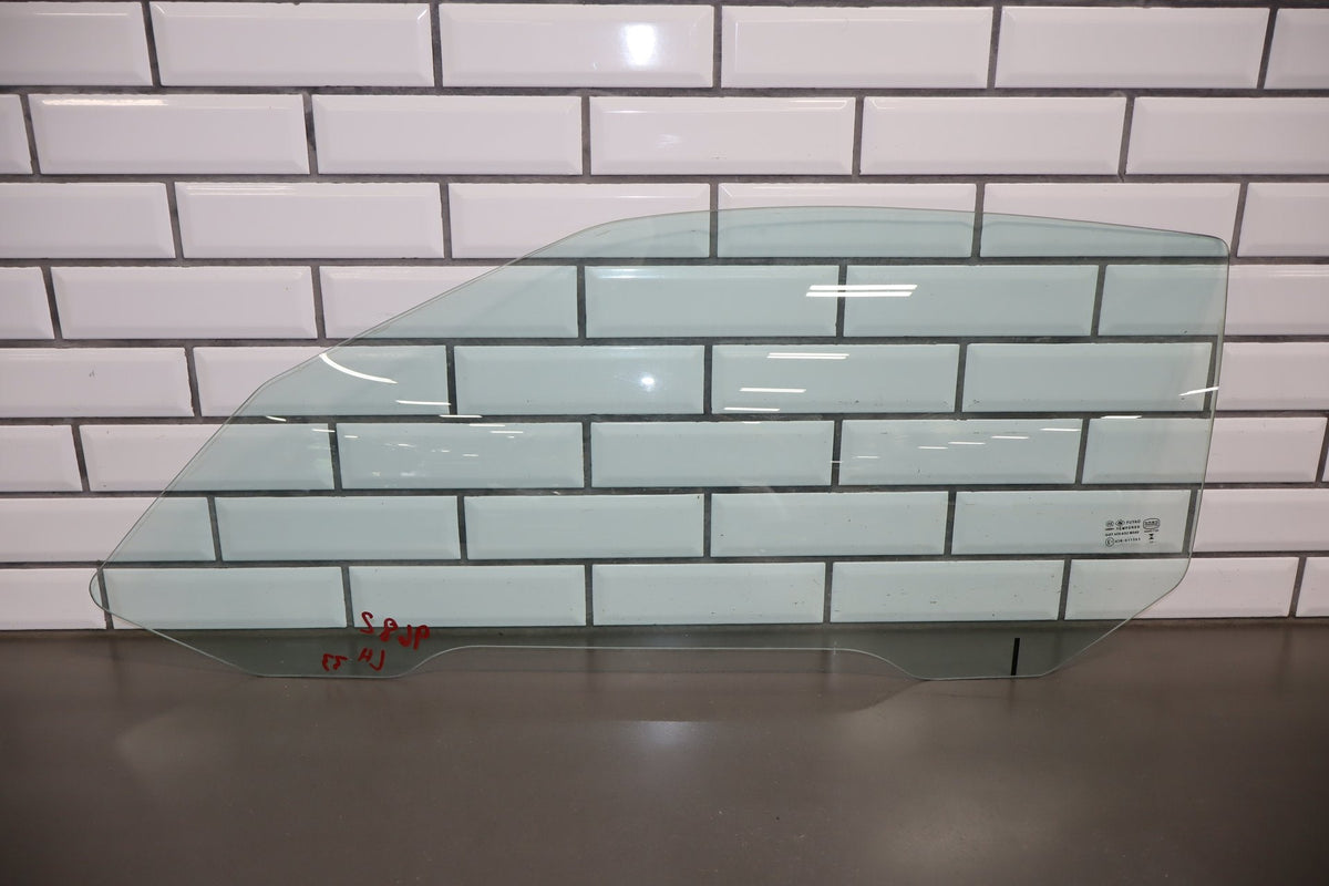 2005-2013 Chevrolet Corvette Left Front Door Window 15270576 OEM