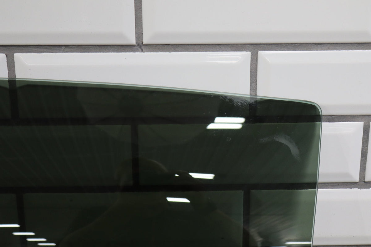 2005-2013 Chevrolet Corvette Left Front Door Window 15270576 OEM