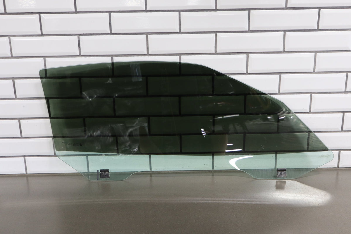 2005-2013 Chevrolet Corvette Left Front Door Window 15270576 OEM