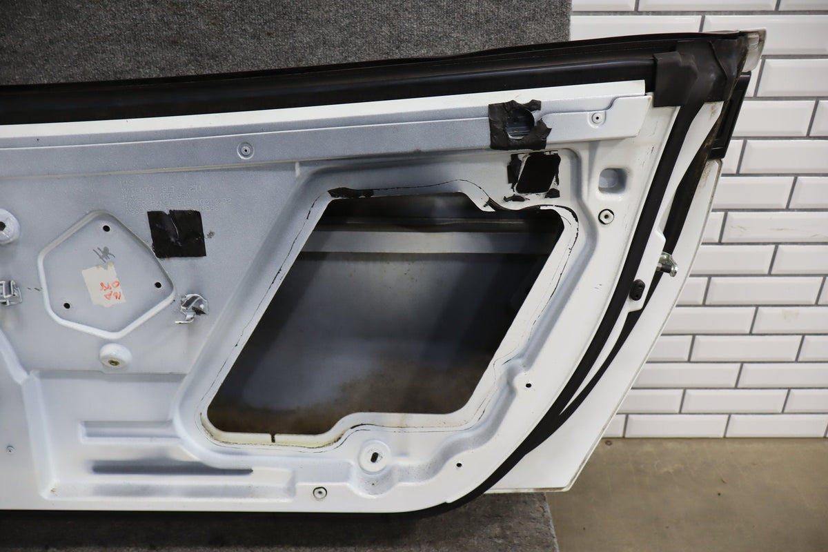 2005-2013 Chevrolet Corvette Right Front Door Artic White 10 22737431