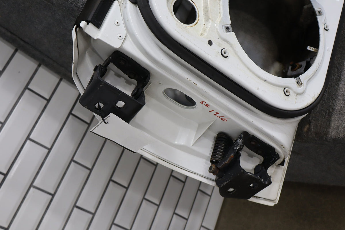 2005-2013 Chevrolet Corvette Right Front Door Artic White 10 22737431