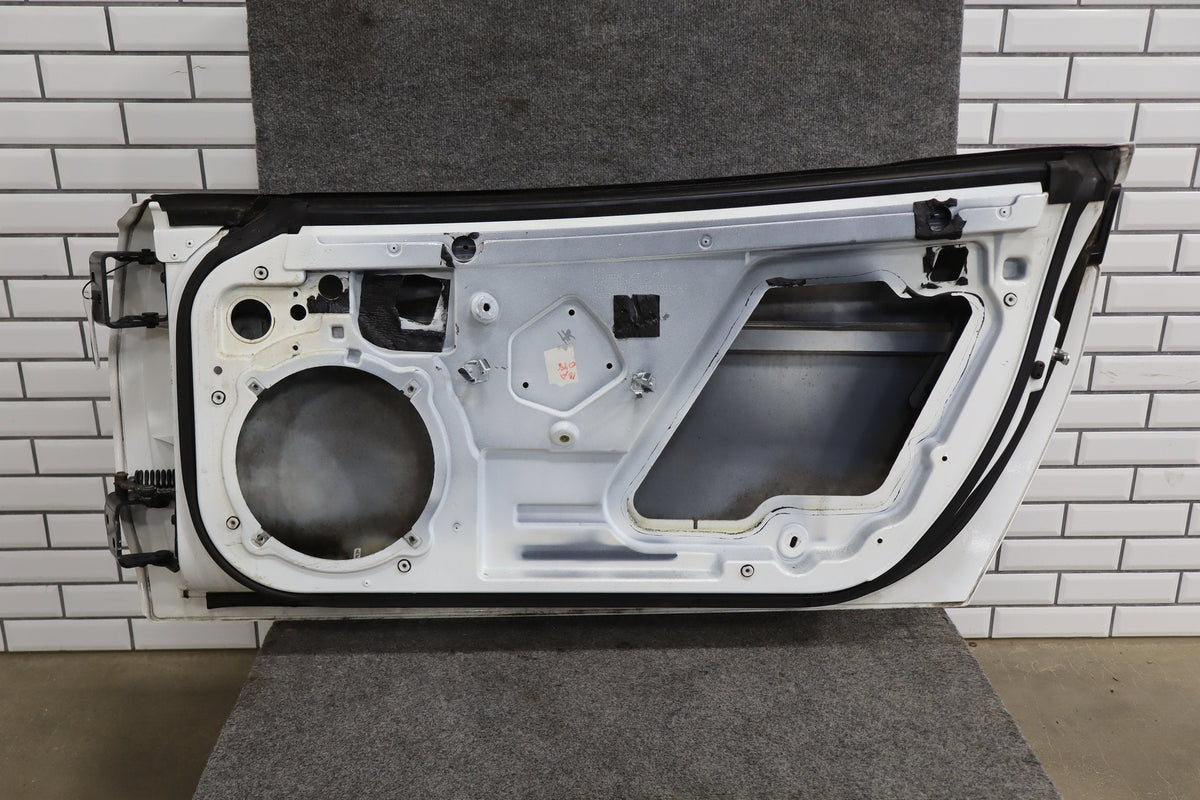 2005-2013 Chevrolet Corvette Right Front Door Artic White 10 22737431