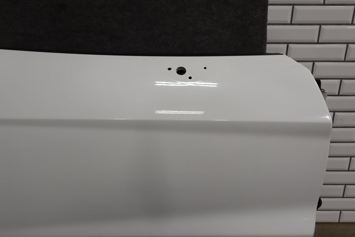 2005-2013 Chevrolet Corvette Right Front Door Artic White 10 22737431