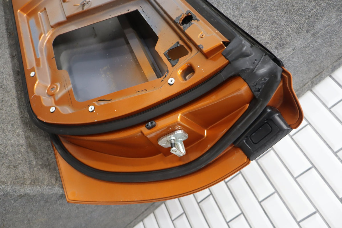 2005-2013 Chevrolet Corvette Right Front Door Atomic Orange 83 22737431