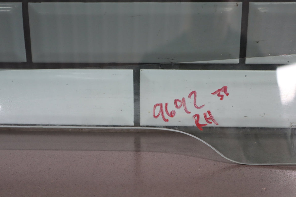 2005-2013 Chevrolet Corvette Right Front Door Window 15270577