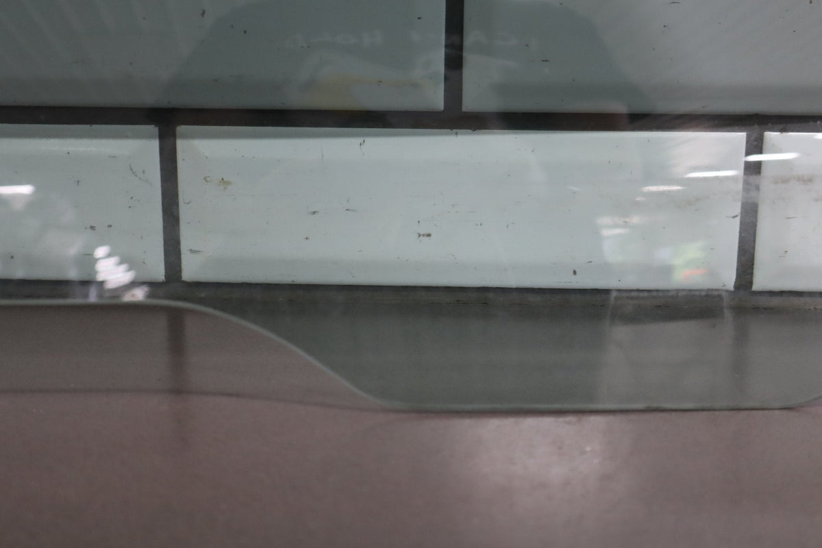 2005-2013 Chevrolet Corvette Right Front Door Window 15270577