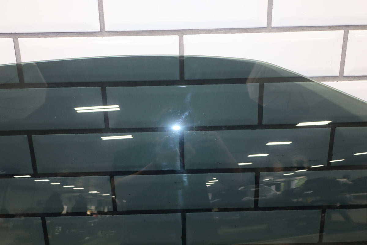 2005-2013 Chevrolet Corvette Right Front Door Window 15270577
