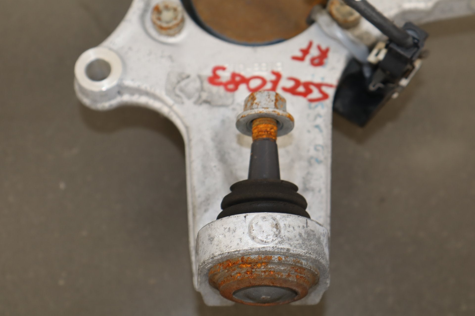 2005-2013 Chevrolet Corvette Right Front Spindle