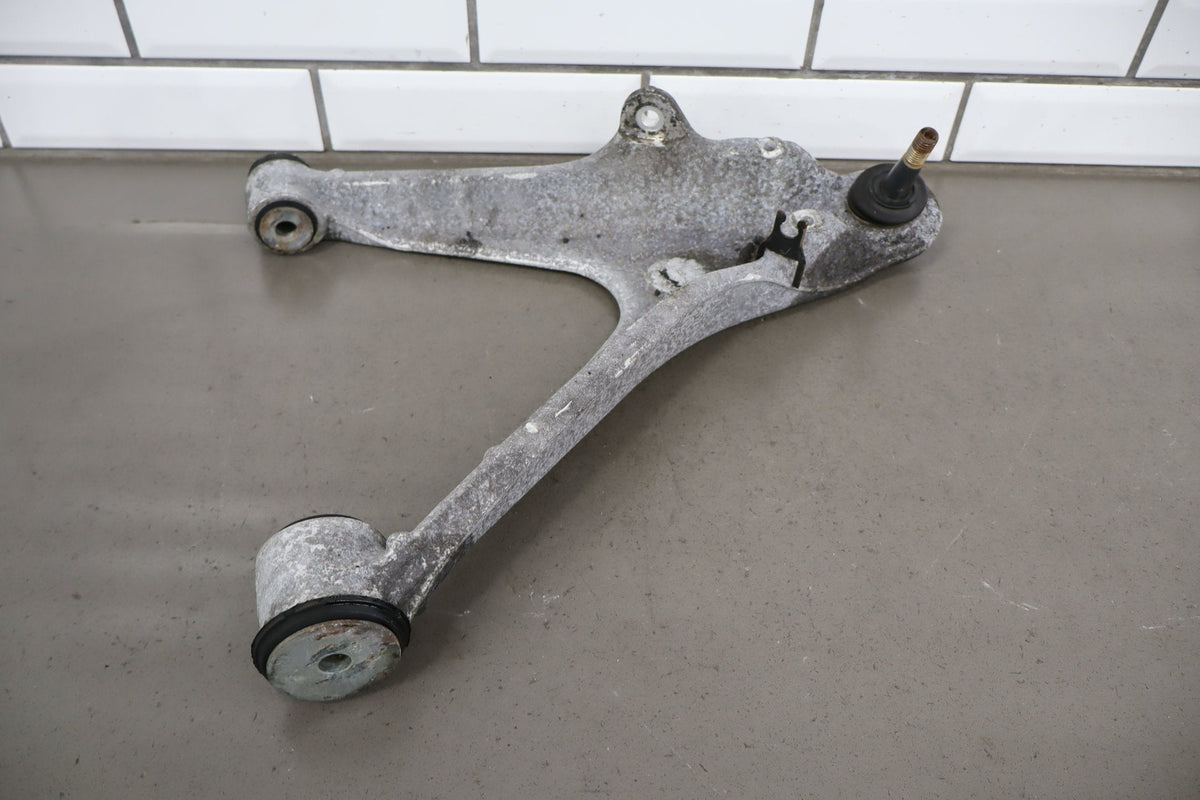 2005-2013 Chevrolet Corvette Right Front Suspension Knee 10356431