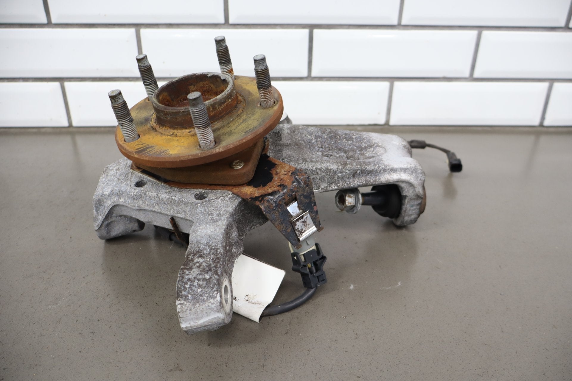 2005-2013 Chevrolet Corvette Right Front Suspension Knee 10356431