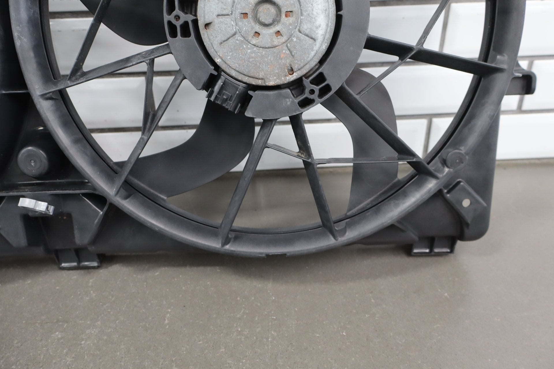 2005 Cadillac Escalade ESV Cooling Fan OEM