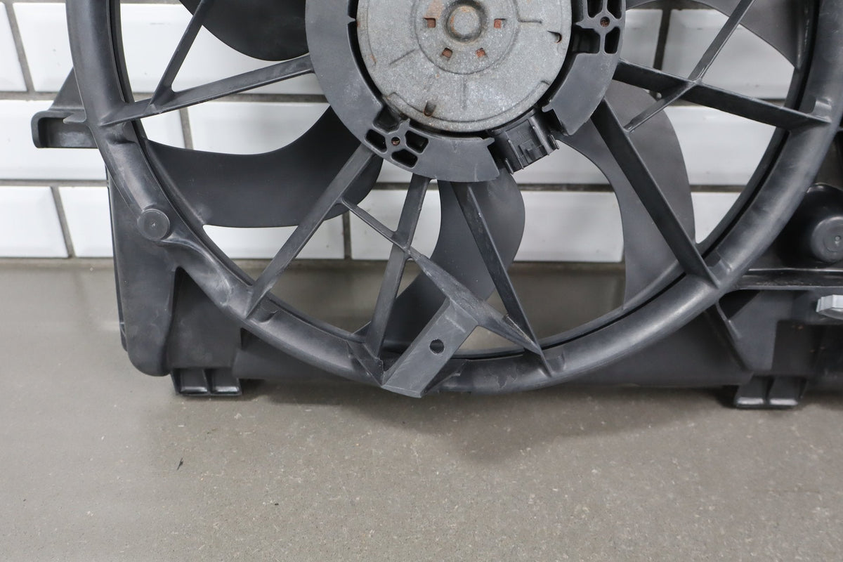 2005 Cadillac Escalade ESV Cooling Fan OEM
