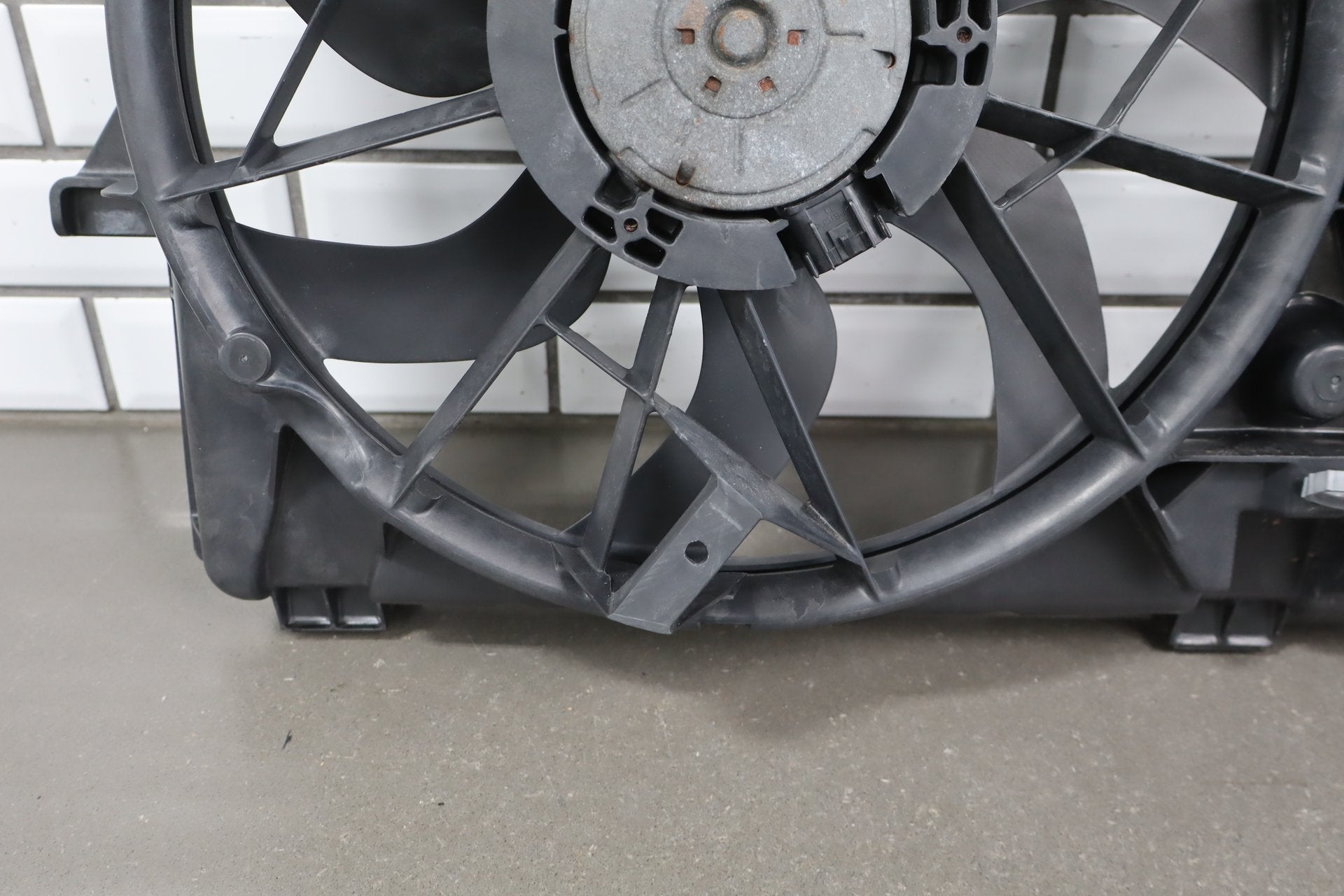 2005 Cadillac Escalade ESV Cooling Fan OEM