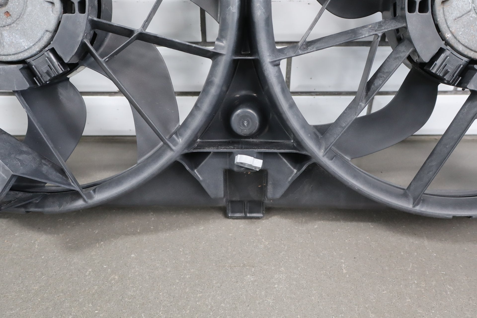 2005 Cadillac Escalade ESV Cooling Fan OEM