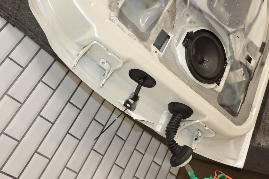 2005 Cadillac Escalade ESV Right Front Door White Diamond 98 15017224