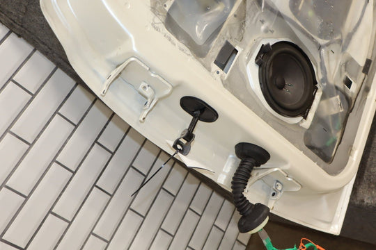 2005 Cadillac Escalade ESV Right Front Door White Diamond 98 15017224