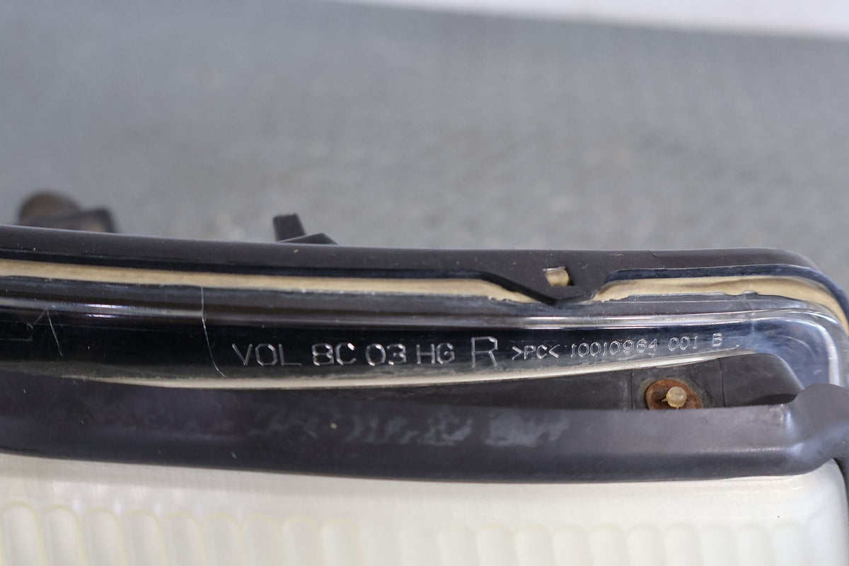 2005 Cadillac Escalade ESV- Right Headlamp