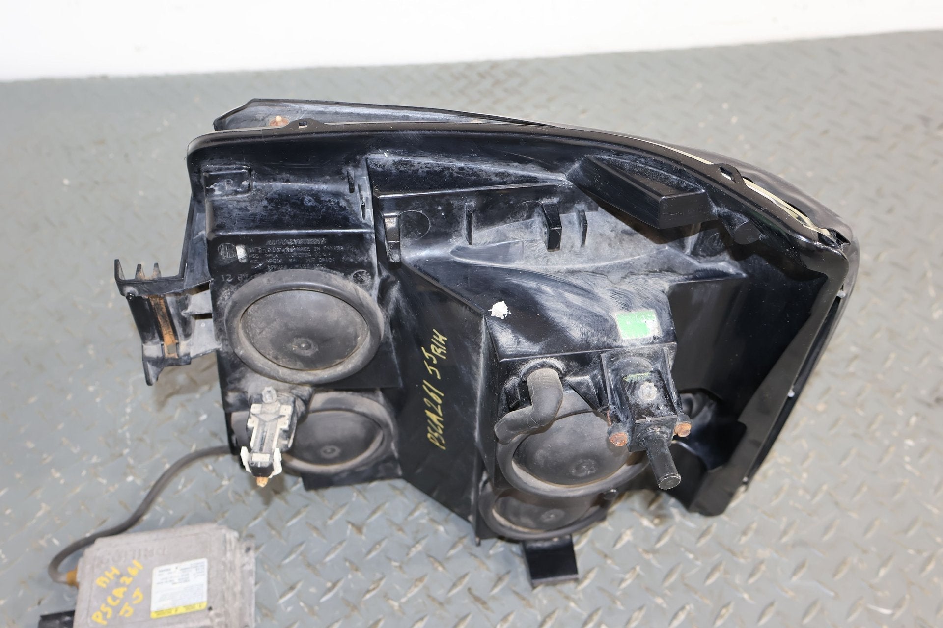 2005 Cadillac Escalade ESV- Right Headlamp