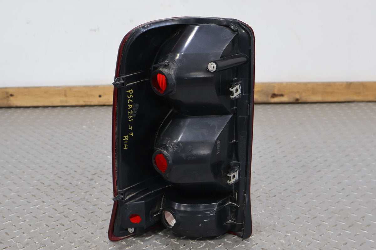 2005 Cadillac Escalade ESV- Right Tail Light