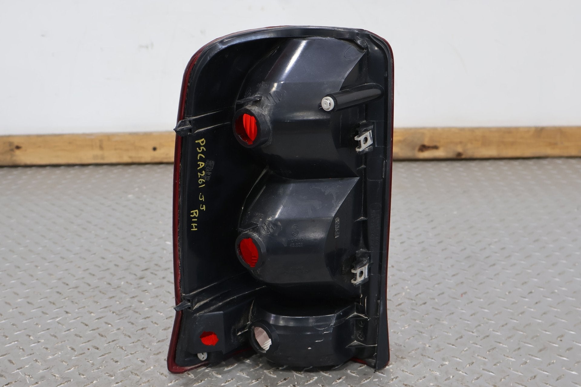 2005 Cadillac Escalade ESV- Right Tail Light