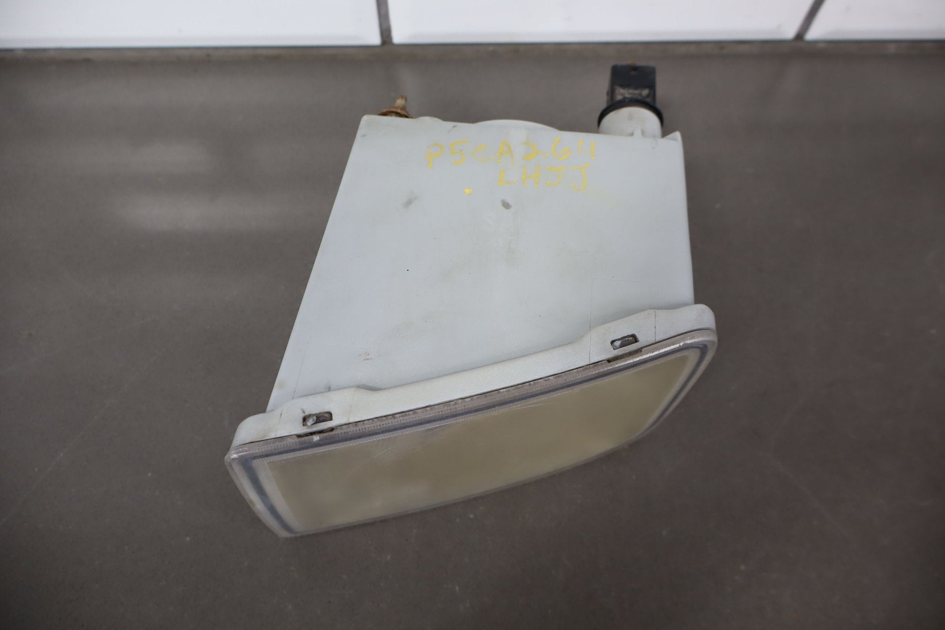 2005 Cadillac XLR- FOG/MARK/PARK/TURN LIGHT/LAMP