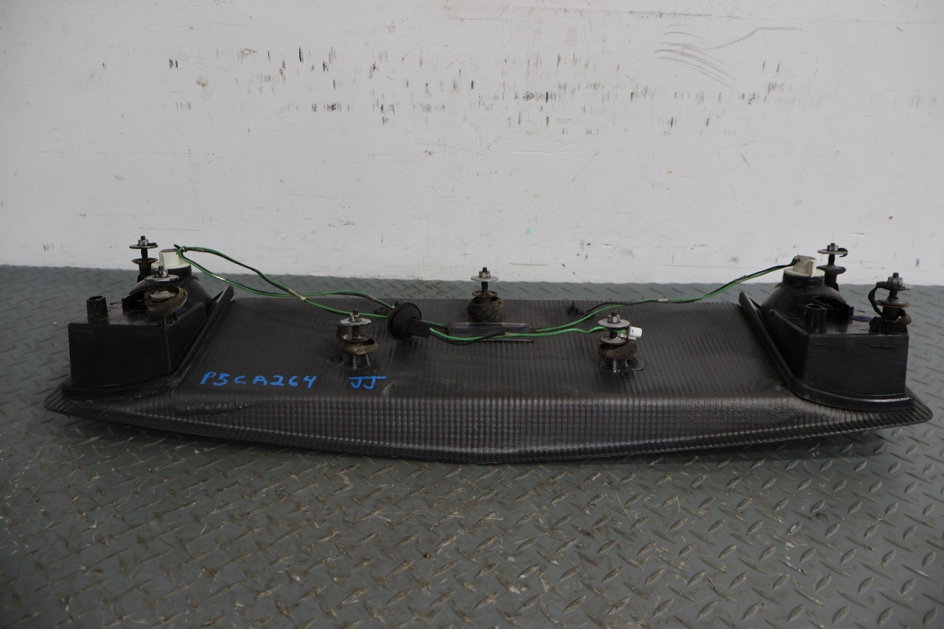 2005 Cadillac XLR- Tail Finish Panel