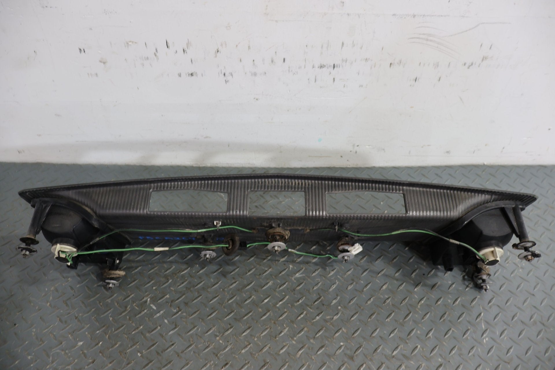 2005 Cadillac XLR- Tail Finish Panel