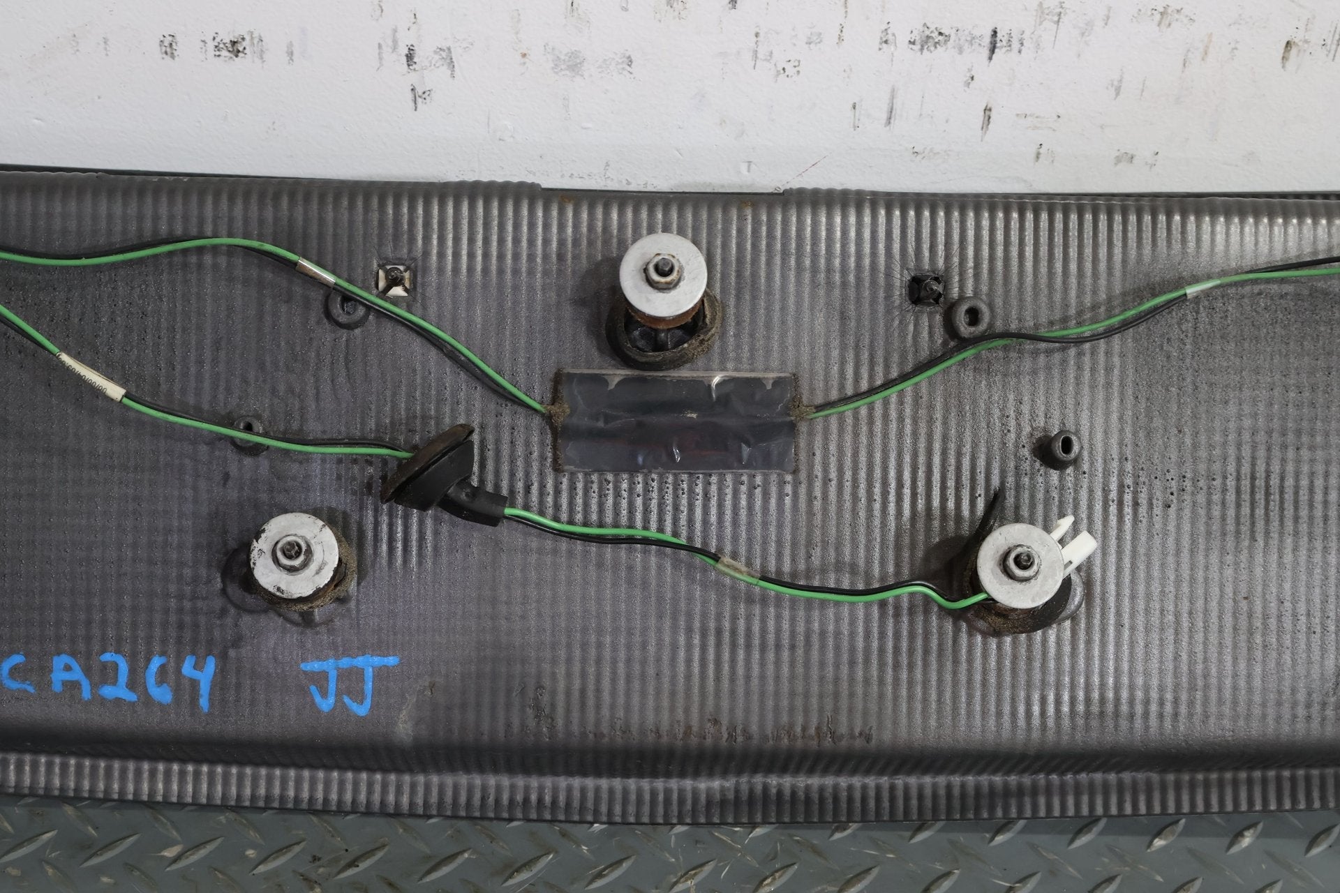 2005 Cadillac XLR- Tail Finish Panel