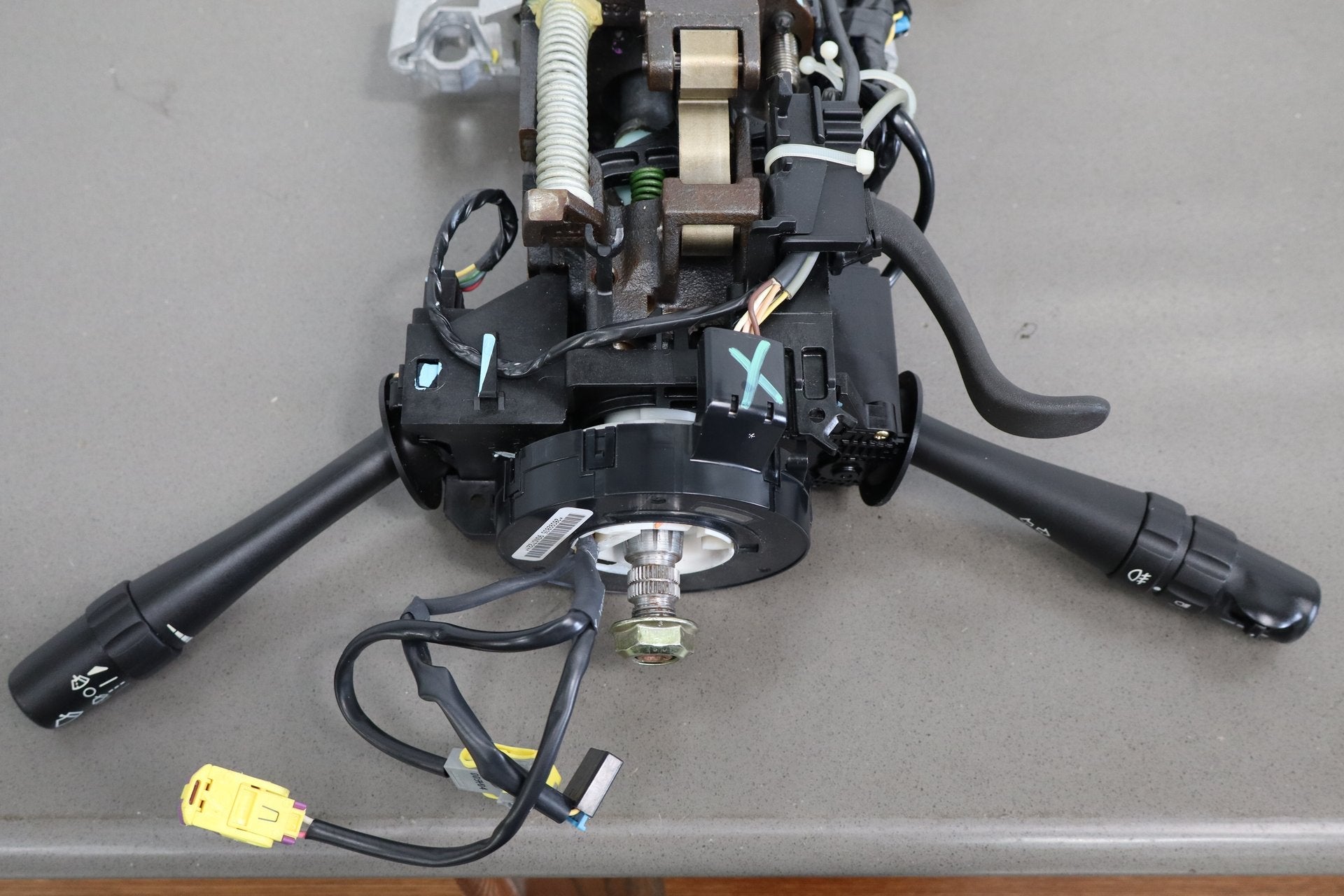 2005 Chevy Corvette C6 Automatic Steering Column Assembly w/ Telescopic Tilt