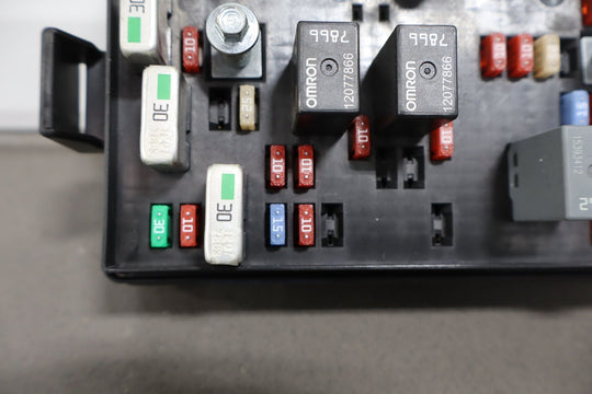 2005 Chevy SSR Cabin Fuse Relay Junction Box W/Cover