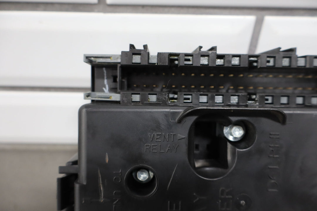 2005 Chevy SSR Cabin Fuse Relay Junction Box W/Cover