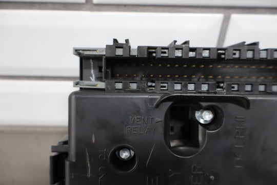 2005 Chevy SSR Cabin Fuse Relay Junction Box W/Cover
