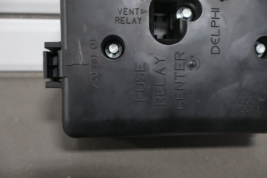 2005 Chevy SSR Cabin Fuse Relay Junction Box W/Cover