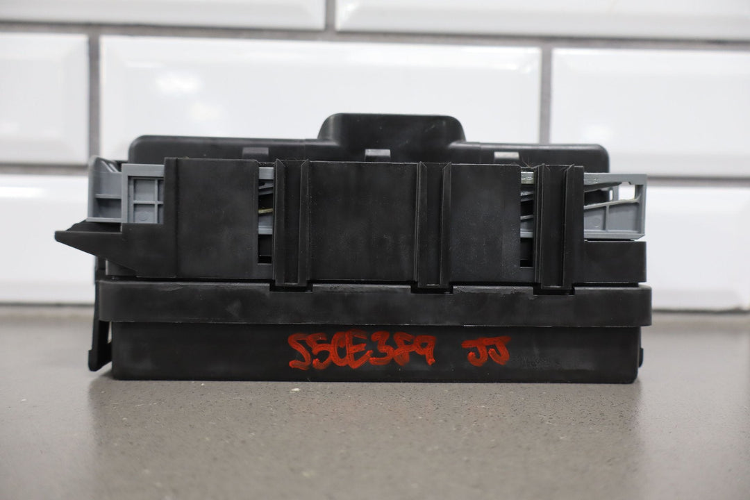 2005 Chevy SSR Cabin Fuse Relay Junction Box W/Cover