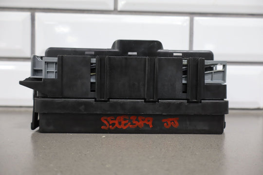 2005 Chevy SSR Cabin Fuse Relay Junction Box W/Cover