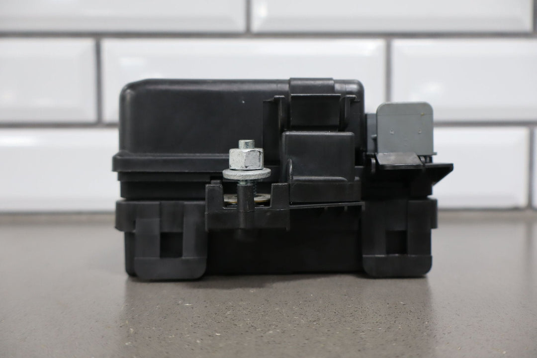 2005 Chevy SSR Cabin Fuse Relay Junction Box W/Cover