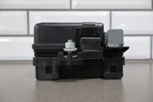 2005 Chevy SSR Cabin Fuse Relay Junction Box W/Cover