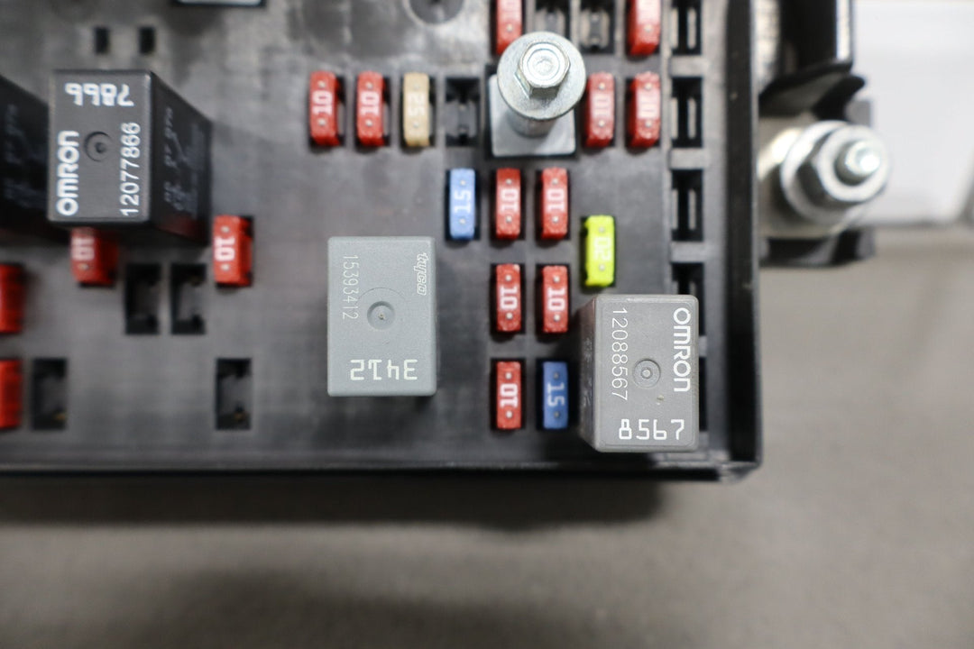 2005 Chevy SSR Cabin Fuse Relay Junction Box W/Cover